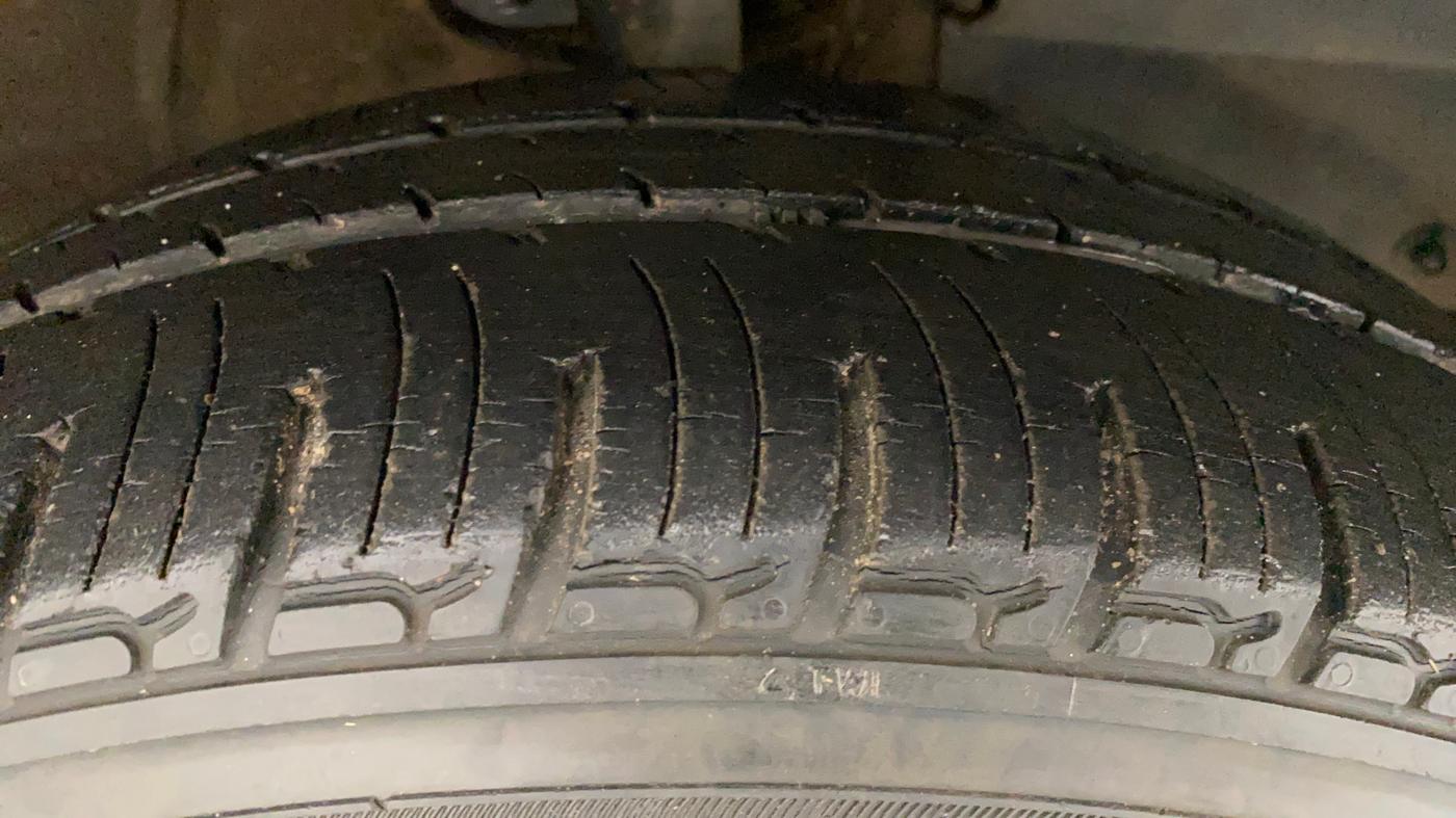 2016 Mahindra Kuv100 K8 6 STR, Petrol, Manual, 24,964 km, Right Front Tyre Tread