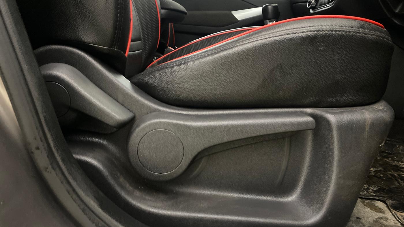 2021 Nissan Kicks XV 1.5, Petrol, Manual, 31,153 km, Driver Side Adjustment Panel