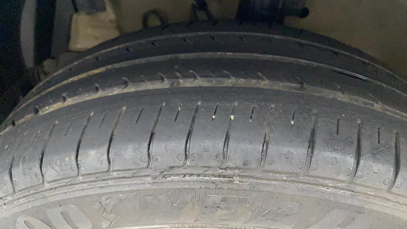 2016 Maruti Swift ZXI, Petrol, Manual, 68,264 km, Left Front Tyre Tread