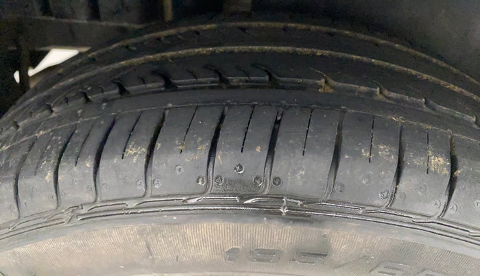 2016 Maruti Swift ZXI, Petrol, Manual, 68,264 km, Right Rear Tyre Tread