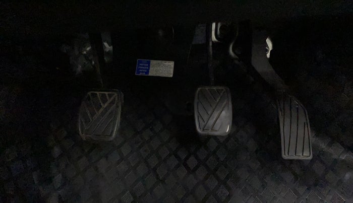 2016 Maruti Swift ZXI, Petrol, Manual, 68,264 km, Pedals