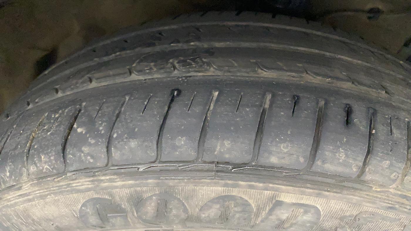 2016 Maruti Swift ZXI, Petrol, Manual, 68,264 km, Right Front Tyre Tread