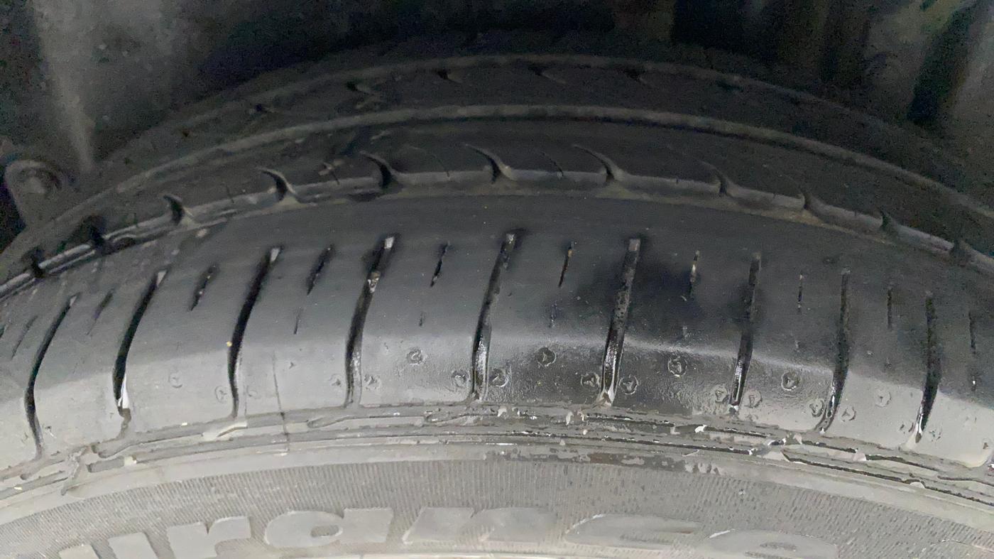 2016 Maruti Swift ZXI, Petrol, Manual, 68,264 km, Left Rear Tyre Tread