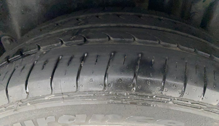2016 Maruti Swift ZXI, Petrol, Manual, 68,264 km, Left Rear Tyre Tread
