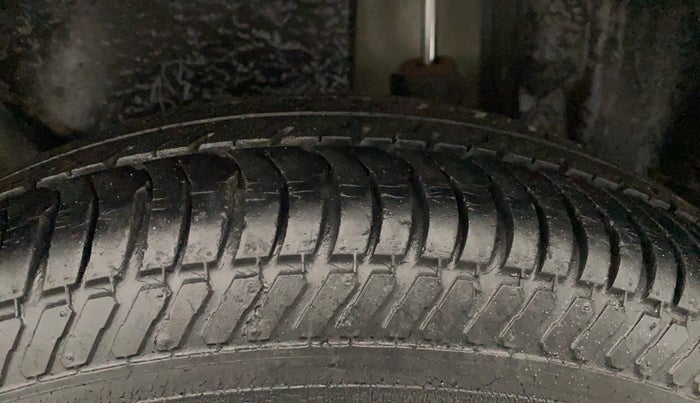 2013 Maruti Swift Dzire VXI, Petrol, Manual, 30,674 km, Left Rear Tyre Tread