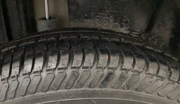2013 Maruti Swift Dzire VXI, Petrol, Manual, 30,674 km, Right Rear Tyre Tread