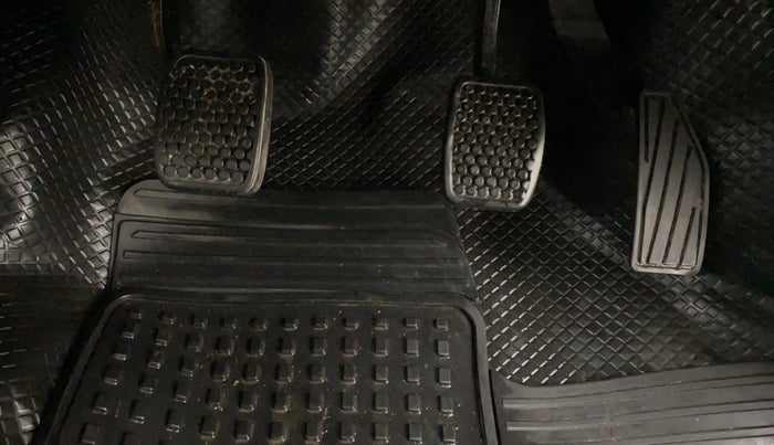 2018 Maruti Alto 800 LXI, Petrol, Manual, 34,485 km, Pedals