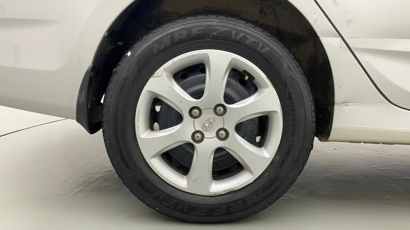 2011 Hyundai Verna FLUIDIC 1.6 VTVT EX, Petrol, Manual, 55,695 km, Right Rear Wheel
