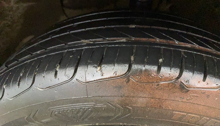 2014 Hyundai Elite i20 ASTA 1.2, Petrol, Manual, 1,15,714 km, Left Front Tyre Tread