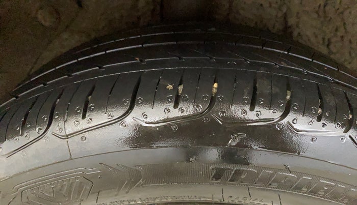 2014 Hyundai Elite i20 ASTA 1.2, Petrol, Manual, 1,15,714 km, Right Rear Tyre Tread