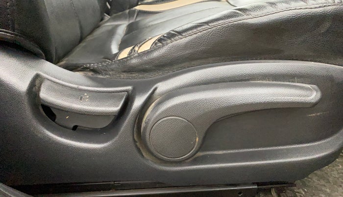 2014 Hyundai Elite i20 ASTA 1.2, Petrol, Manual, 1,15,714 km, Driver Side Adjustment Panel