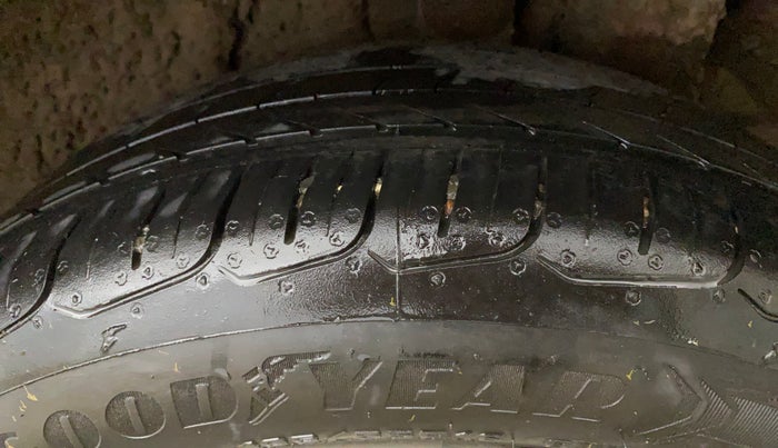 2014 Hyundai Elite i20 ASTA 1.2, Petrol, Manual, 1,15,714 km, Left Rear Tyre Tread