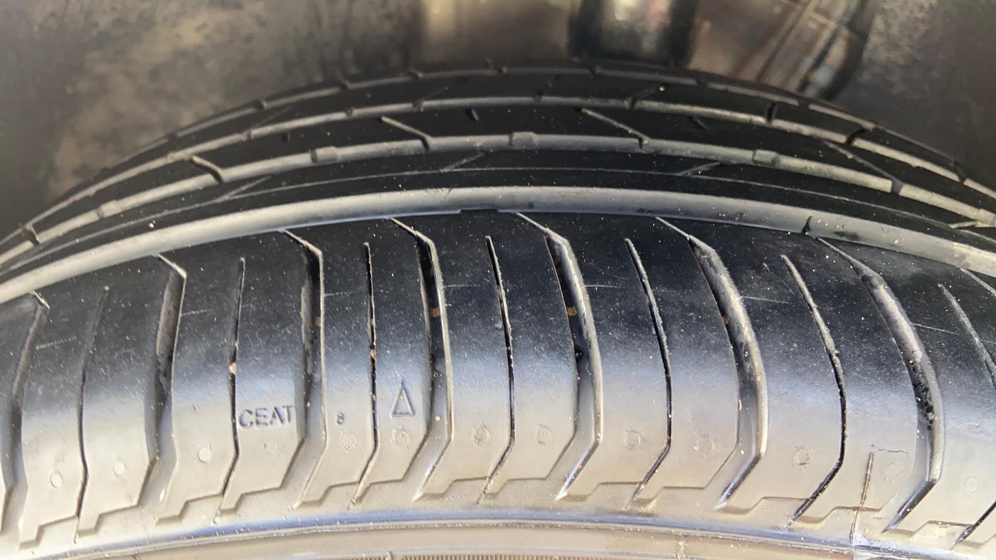2022 Volkswagen VIRTUS TOPLINE TSI 1.0 AT, Petrol, Automatic, 81,788 km, Left Front Tyre Tread