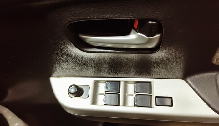 2016 Maruti Wagon R 1.0 VXI AMT, CNG, Automatic, 79,232 km, Driver Side Door Panels Control