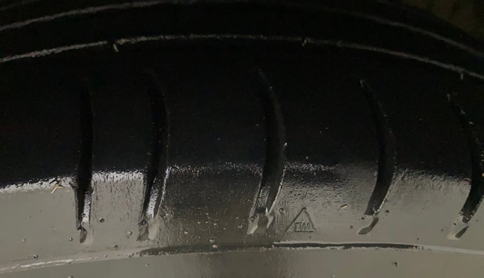 2012 Hyundai i10 SPORTZ 1.2 AT, Petrol, Automatic, 72,999 km, Left Front Tyre Tread