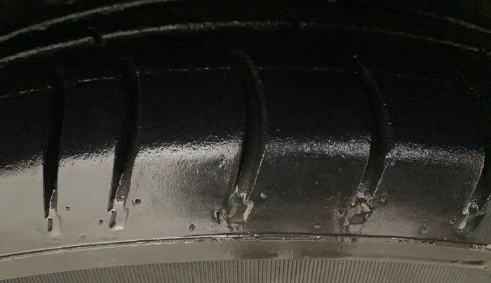 2012 Hyundai i10 SPORTZ 1.2 AT, Petrol, Automatic, 72,999 km, Right Front Tyre Tread