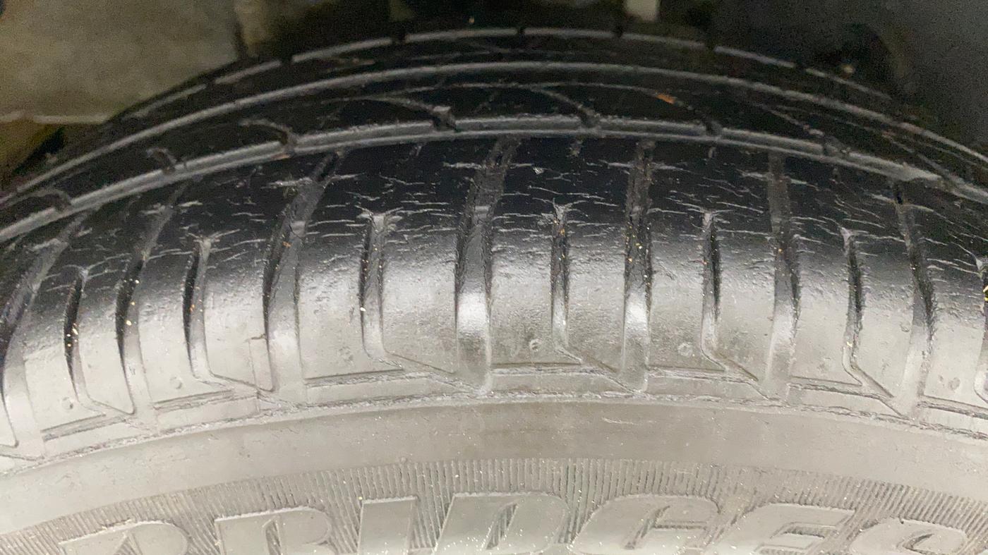 2017 Tata Tiago XT 1.2 REVOTRON, Petrol, Manual, 26,417 km, Right Rear Tyre Tread