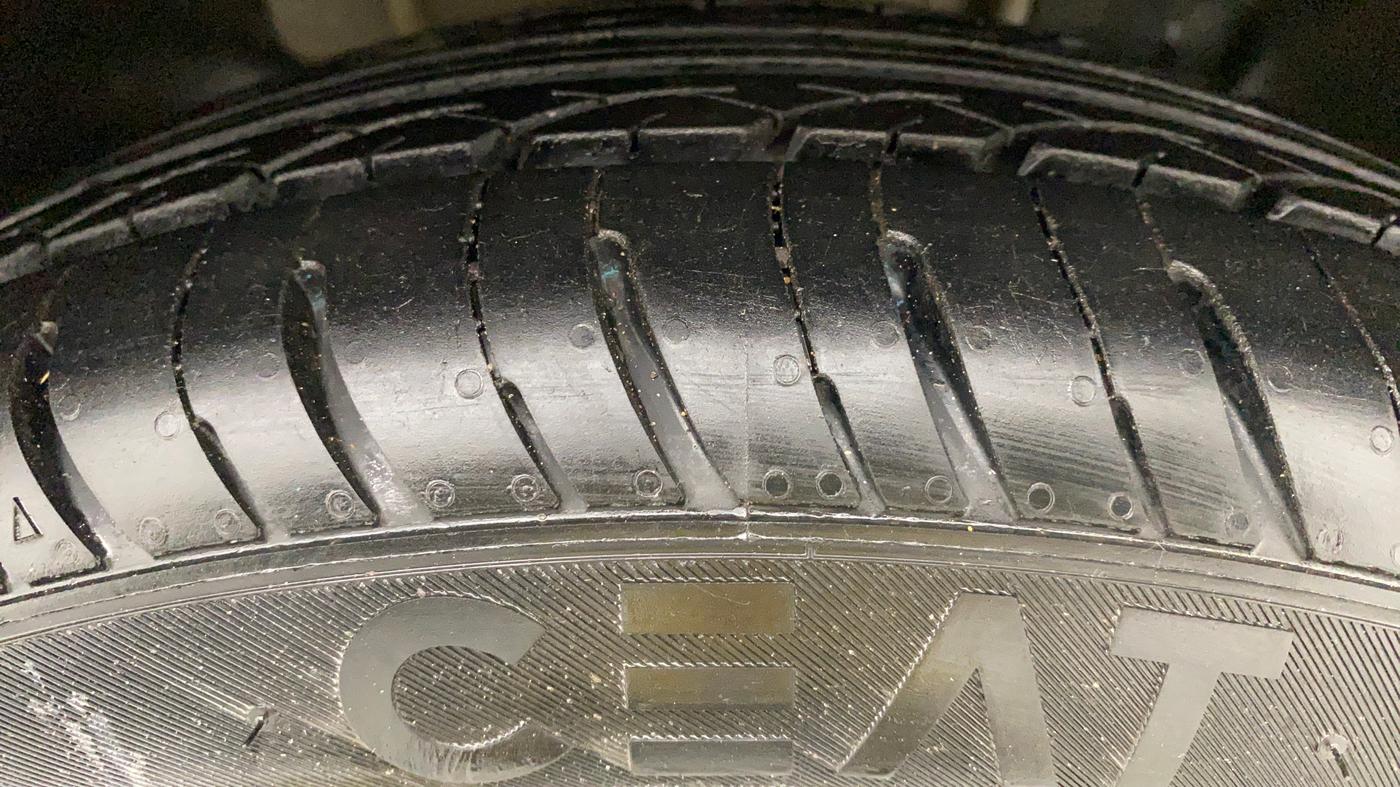 2017 Tata Tiago XT 1.2 REVOTRON, Petrol, Manual, 26,417 km, Right Front Tyre Tread