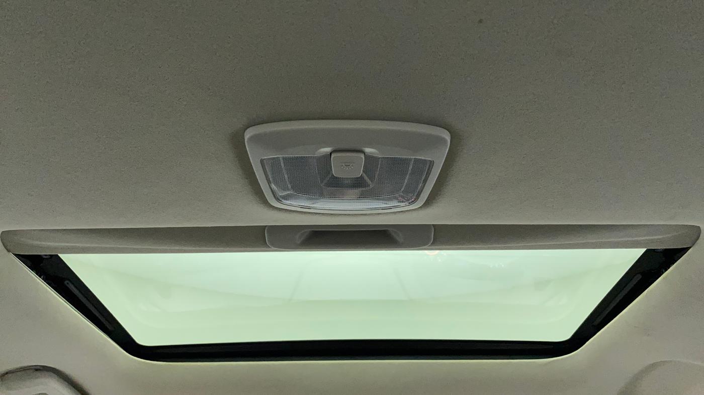 2022 Mahindra XUV300 W6 1.2 PETROL AMT, Petrol, Automatic, 10,007 km, Moonroof/ Sunroof
