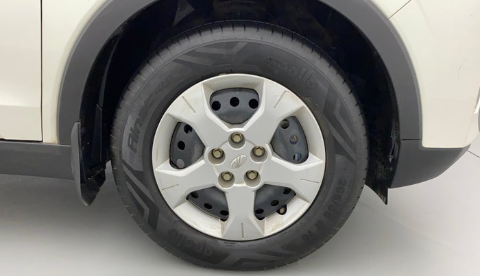2022 Mahindra XUV300 W6 1.2 PETROL AMT, Petrol, Automatic, 10,007 km, Right Front Wheel