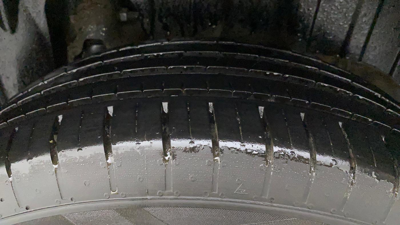 2022 Mahindra XUV300 W6 1.2 PETROL AMT, Petrol, Automatic, 10,007 km, Left Rear Tyre Tread