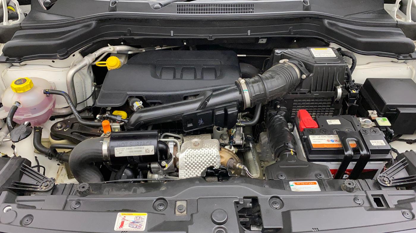 2022 Mahindra XUV300 W6 1.2 PETROL AMT, Petrol, Automatic, 10,007 km, Open Bonet