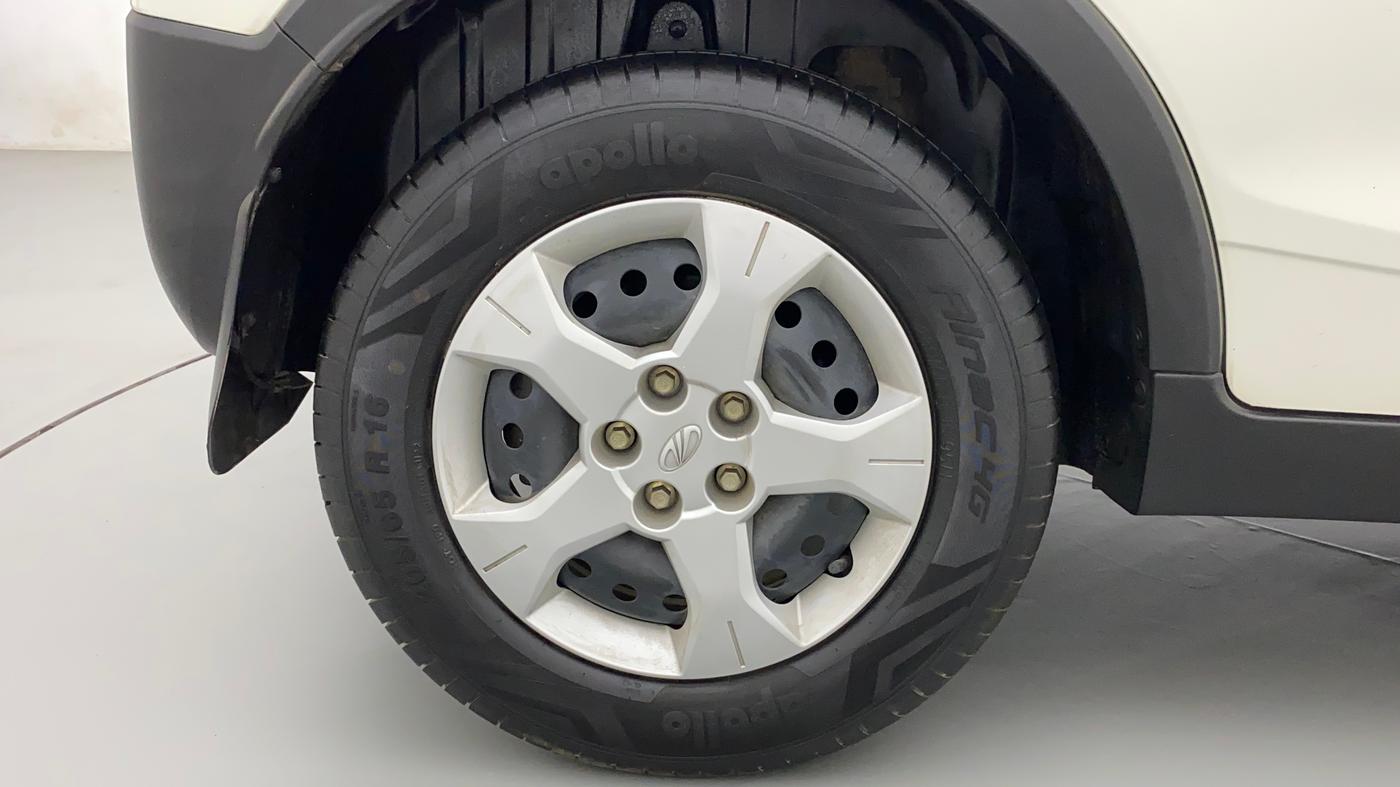 2022 Mahindra XUV300 W6 1.2 PETROL AMT, Petrol, Automatic, 10,007 km, Right Rear Wheel