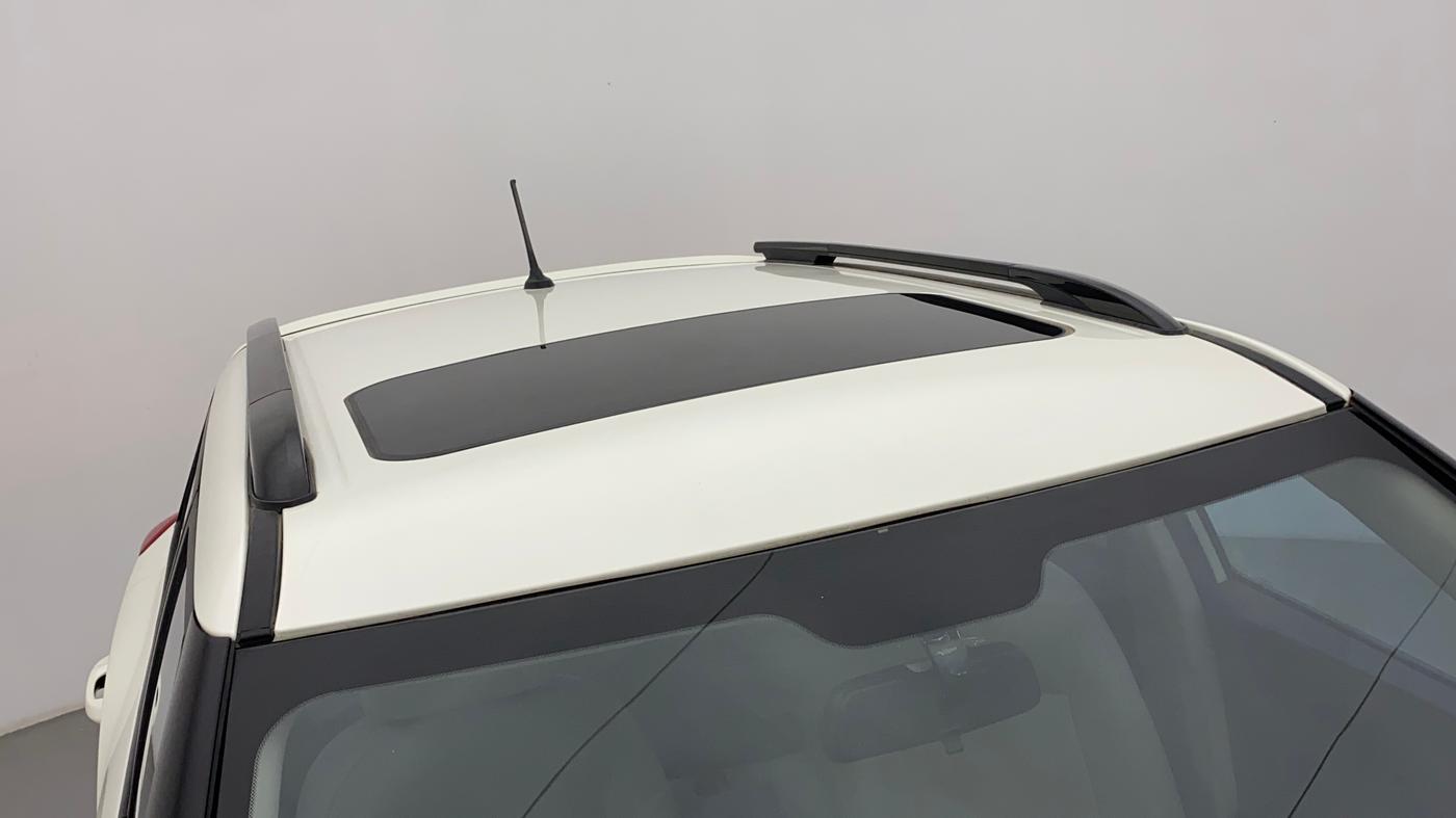 2022 Mahindra XUV300 W6 1.2 PETROL AMT, Petrol, Automatic, 10,007 km, Roof