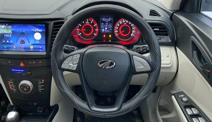 2022 Mahindra XUV300 W6 1.2 PETROL AMT, Petrol, Automatic, 10,007 km, Steering Wheel Close Up