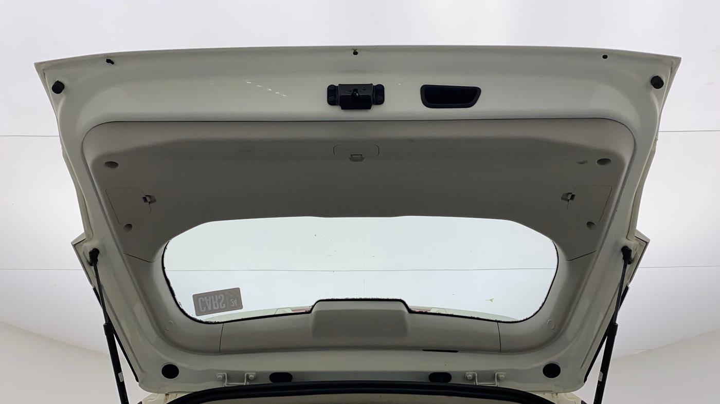 2022 Mahindra XUV300 W6 1.2 PETROL AMT, Petrol, Automatic, 10,007 km, Boot Door Open