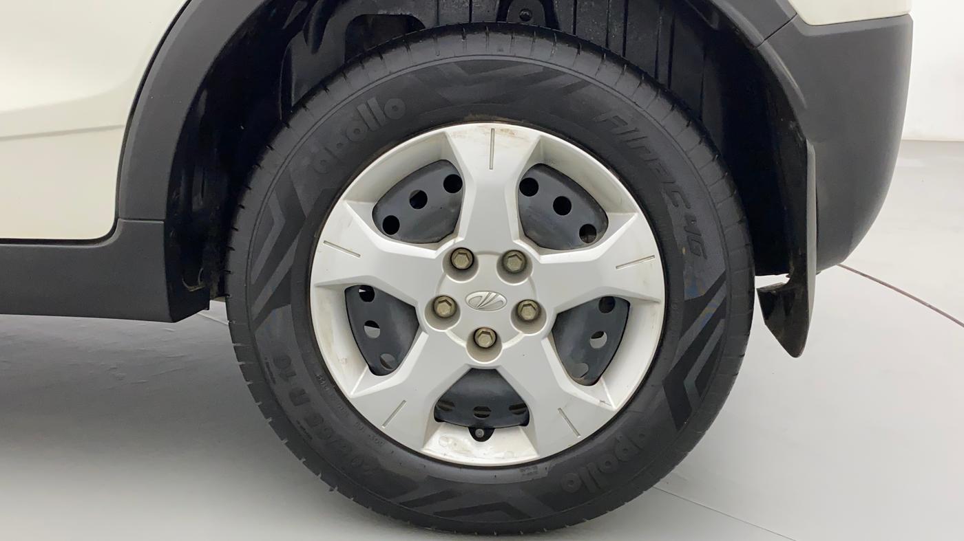 2022 Mahindra XUV300 W6 1.2 PETROL AMT, Petrol, Automatic, 10,007 km, Left Rear Wheel