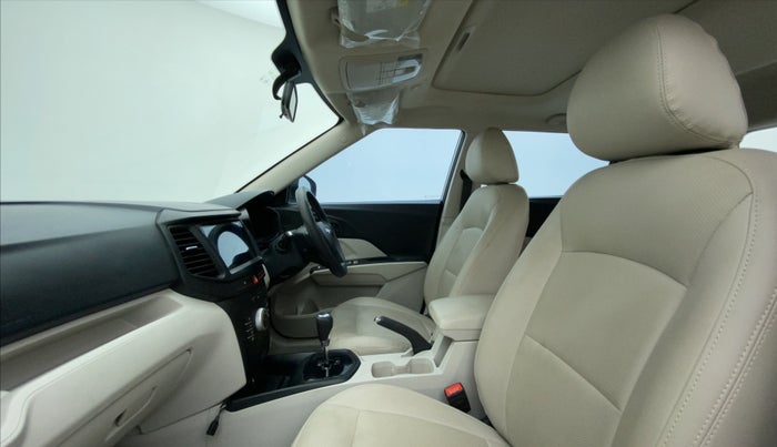 2022 Mahindra XUV300 W6 1.2 PETROL AMT, Petrol, Automatic, 10,007 km, Right Side Front Door Cabin