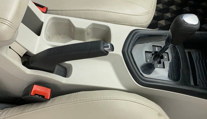 2022 Mahindra XUV300 W6 1.2 PETROL AMT, Petrol, Automatic, 10,007 km, Gear Lever