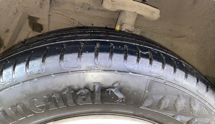 2016 Maruti Ertiga VXI, Petrol, Manual, 39,738 km, Left Front Tyre Tread