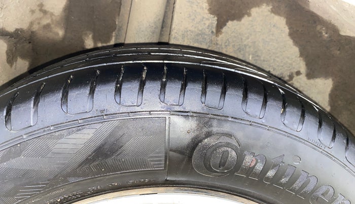 2016 Maruti Ertiga VXI, Petrol, Manual, 39,738 km, Right Rear Tyre Tread