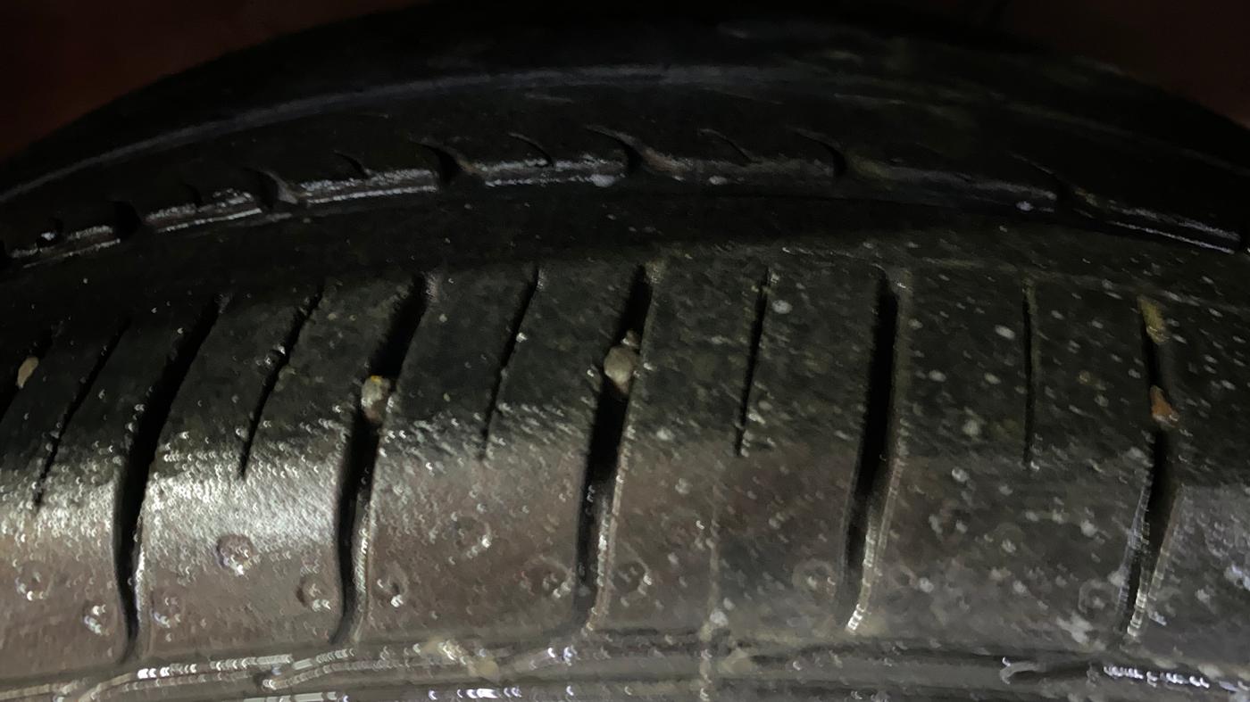 2019 Toyota Etios Liva V, CNG, Manual, 68,220 km, Right Front Tyre Tread