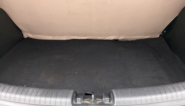 2018 Hyundai Grand i10 SPORTZ AT 1.2 KAPPA VTVT, Petrol, Automatic, 67,778 km, Boot Inside