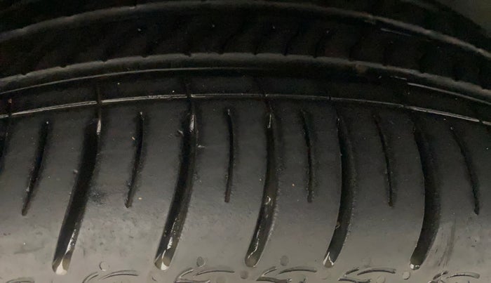 2019 Volkswagen Polo HIGHLINE PLUS 1.0 16 ALLOY, Petrol, Manual, 38,824 km, Right Rear Tyre Tread