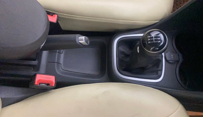 2019 Volkswagen Polo HIGHLINE PLUS 1.0 16 ALLOY, Petrol, Manual, 38,824 km, Gear Lever