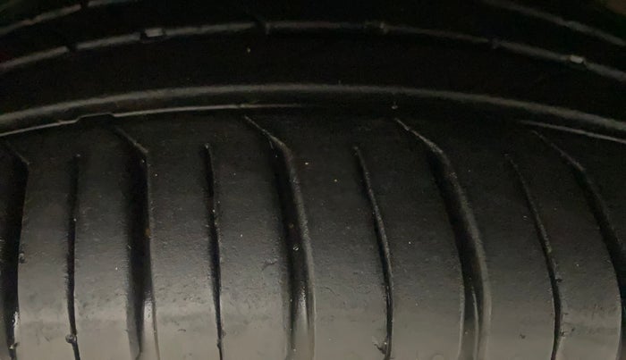 2019 Volkswagen Polo HIGHLINE PLUS 1.0 16 ALLOY, Petrol, Manual, 38,824 km, Left Front Tyre Tread