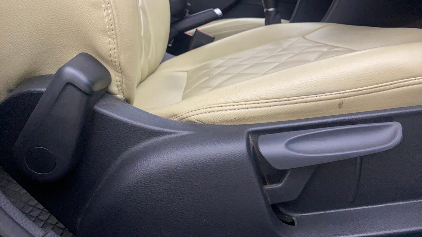 2019 Volkswagen Polo HIGHLINE PLUS 1.0 16 ALLOY, Petrol, Manual, 38,883 km, Driver Side Adjustment Panel