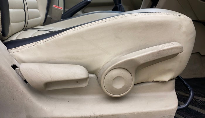 2016 Maruti Ciaz VDI+ SHVS, Diesel, Manual, 68,371 km, Driver Side Adjustment Panel