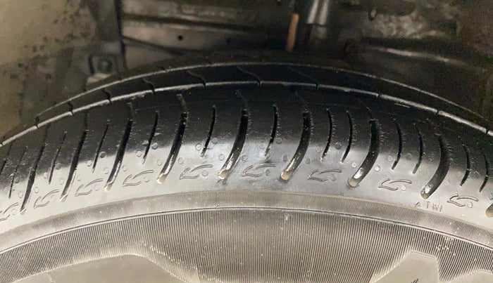 2016 Maruti Ciaz VDI+ SHVS, Diesel, Manual, 68,371 km, Left Front Tyre Tread