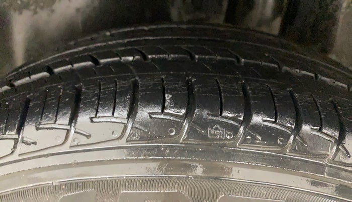 2016 Maruti Ciaz VDI+ SHVS, Diesel, Manual, 68,371 km, Left Rear Tyre Tread