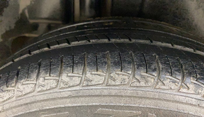 2016 Maruti Ciaz VDI+ SHVS, Diesel, Manual, 68,371 km, Right Rear Tyre Tread