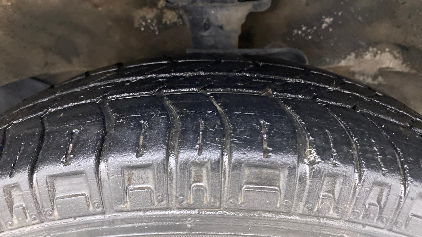 2018 Maruti Eeco 5 STR WITH A/C+HTR, Petrol, Manual, 31,475 km, Right Front Tyre Tread