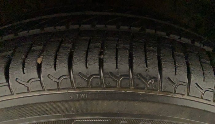 2020 Hyundai NEW SANTRO SPORTZ CNG, CNG, Manual, 56,549 km, Right Front Tyre Tread
