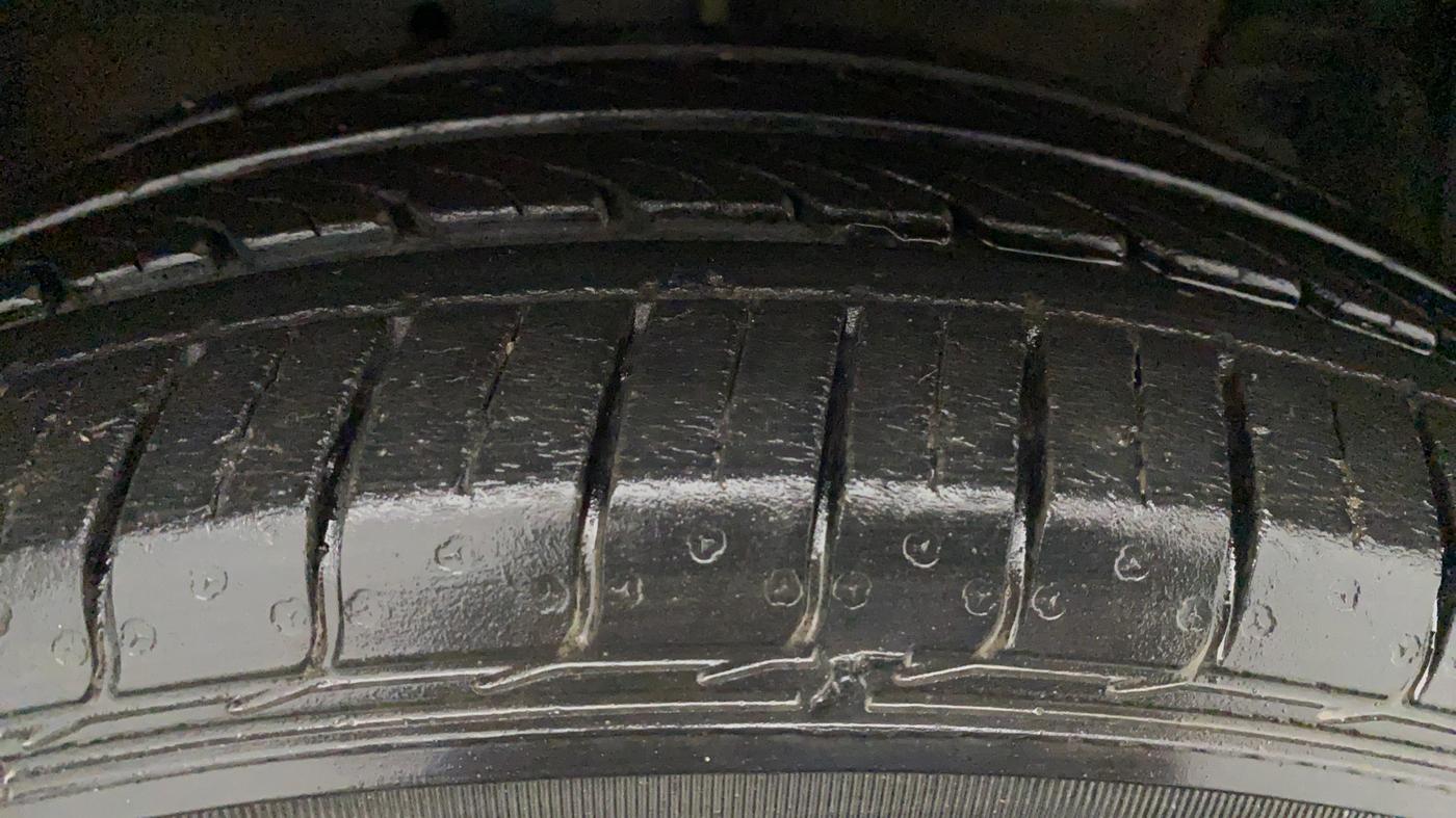 2014 Maruti Ertiga VXI CNG, CNG, Manual, 77,604 km, Left Rear Tyre Tread