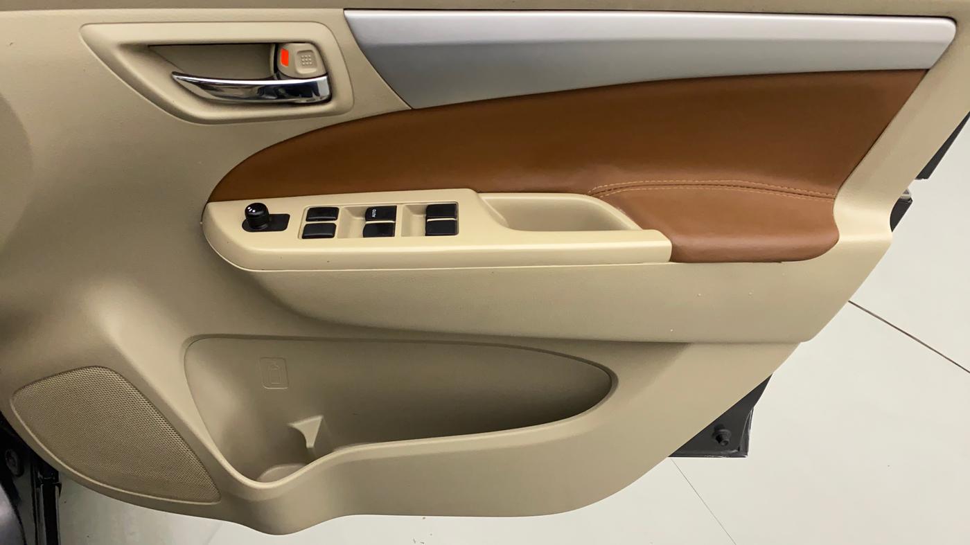 2014 Maruti Ertiga VXI CNG, CNG, Manual, 77,604 km, Driver Side Door Panels Control