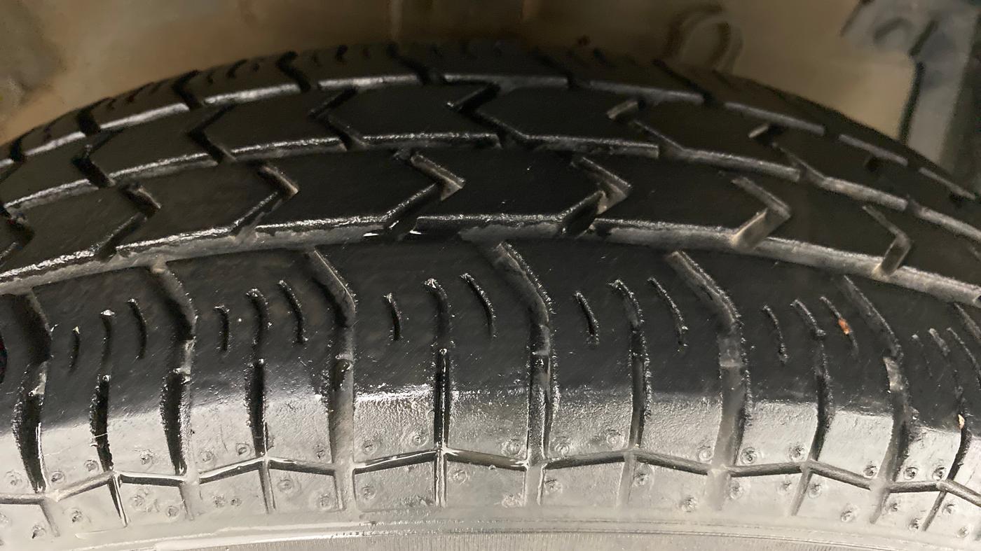 2017 Maruti Swift VXI D, Petrol, Manual, 34,359 km, Right Front Tyre Tread